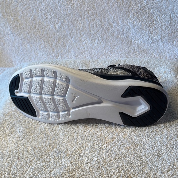 Puma Women's Black and Gray Athletic Shoes - Picture 14 of 15